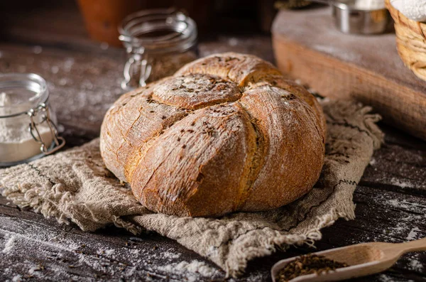 Νόστιμο Και Απλό Ψωμί Κύμινο Και Λίγο Σκόρδο — Φωτογραφία Αρχείου