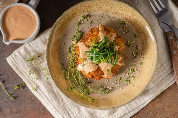 Deliciosos Panqueques Con Queso Salsa Picante —  Fotos de Stock