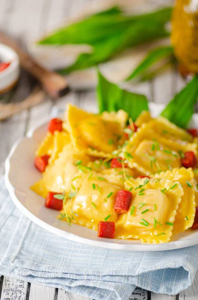 Raviolis Caseros Con Salami Queso Ajo Oso —  Fotos de Stock