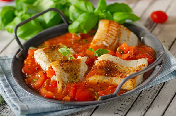 Grilled Fish Tomato Sauce Basil Herbs — Stock Photo, Image