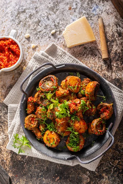 Roasted Mushrooms Chilli Sauce Topped Herbs — Stock Photo, Image