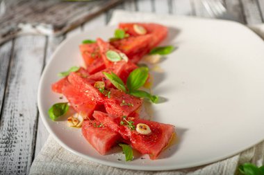 Fındıklı, fesleğenli ve zeytinyağlı biyo karpuz.