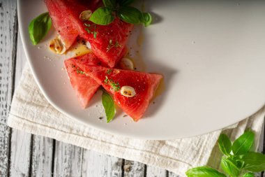 Fındıklı, fesleğenli ve zeytinyağlı biyo karpuz.