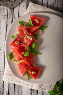 Fındıklı, fesleğenli ve zeytinyağlı biyo karpuz.