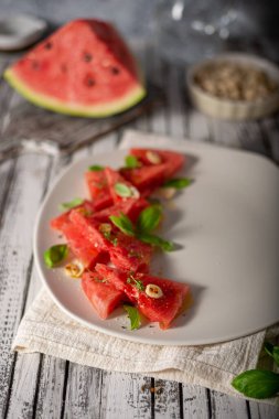 Fındıklı, fesleğenli ve zeytinyağlı biyo karpuz.