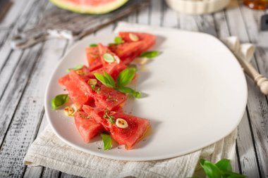 Fındıklı, fesleğenli ve zeytinyağlı biyo karpuz.