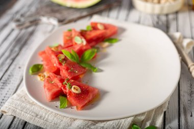 Fındıklı, fesleğenli ve zeytinyağlı biyo karpuz.