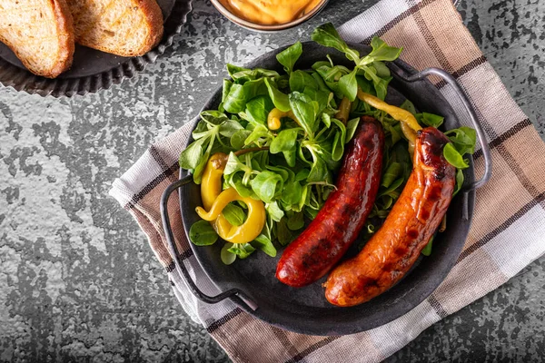 Salchichas Deliciosas Picantes Parrilla Con Pan — Foto de Stock