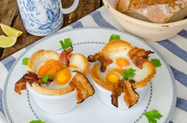 kek için yumurta ve domuz pastırması