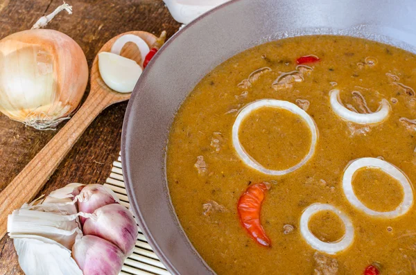 Nötkött gulasch med hemlagade dumplings — Stockfoto