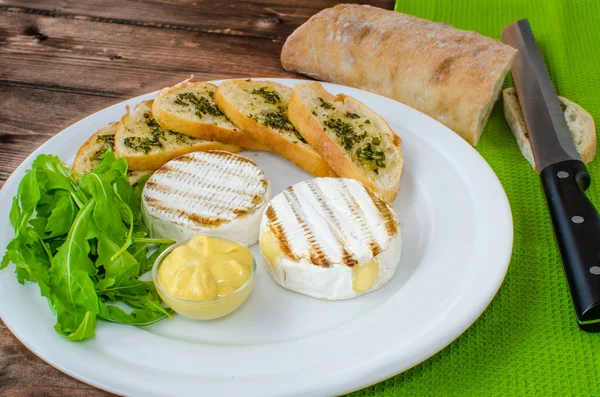 Grilled camembert with baguette — Stock Photo, Image