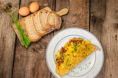 jambon ve peynirli omlet