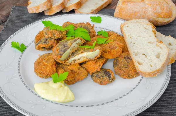 Cogumelos assados e fritos com maionese caseira — Fotografia de Stock