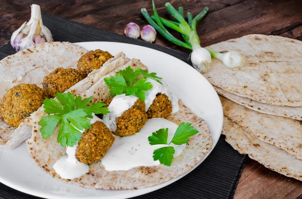 Chickpea falafel with lebanese bread — Stock Photo, Image