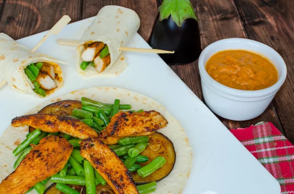 Chicken tortilla with beans and red curry — Stock Photo, Image