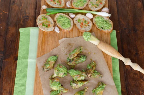 Asas de frango assadas com Chimichurri — Fotografia de Stock