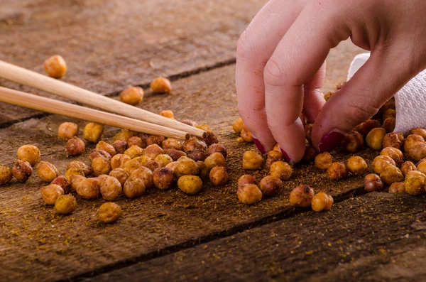 Roasted chickpeas spiced — Stock Photo, Image