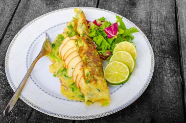 Vejetaryen yeşil soğan omlet