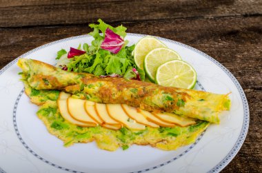 Vejetaryen yeşil soğan omlet