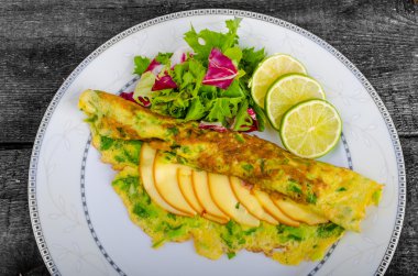 Vejetaryen yeşil soğan omlet