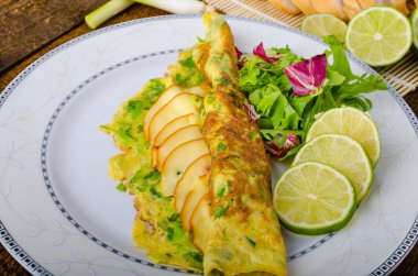 Vejetaryen yeşil soğan omlet