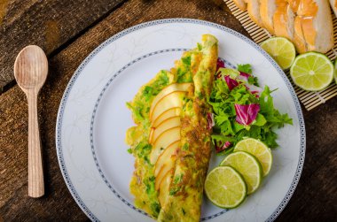 Vejetaryen yeşil soğan omlet