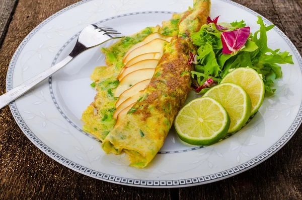 Vegetarian scallion omelette — Stock Photo, Image