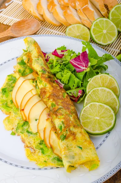 Vegetarian scallion omelette — Stock Photo, Image