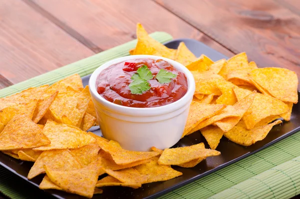 Tortilla chips with spicy tomato salsa — Stock Photo, Image