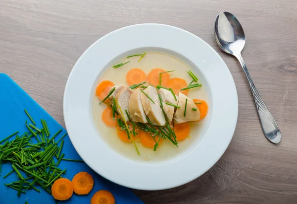 Caldo de pollo con verduras frescas —  Fotos de Stock