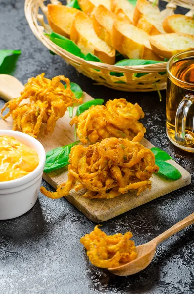 Knusprige Zwiebelbhajis — Stockfoto