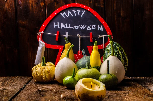 Natura morta di Halloween di zucche, iscrizione, ombre — Foto Stock