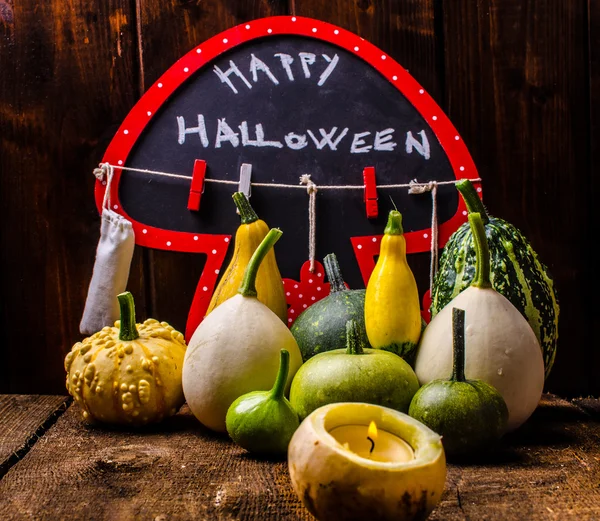 Natura morta di Halloween di zucche, iscrizione, ombre — Foto Stock