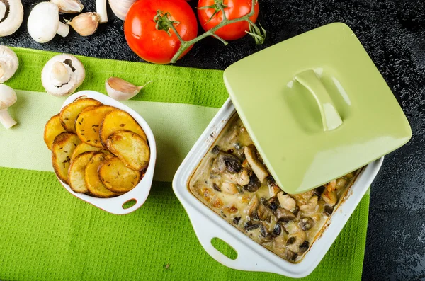 Baked chicken with mushrooms and cream — Stock Image Baked chicken with mushrooms and cream Stock Photo