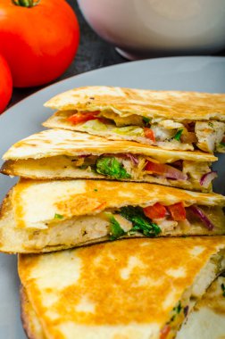 tavuk quesadilla