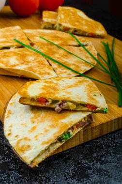 tavuk quesadilla