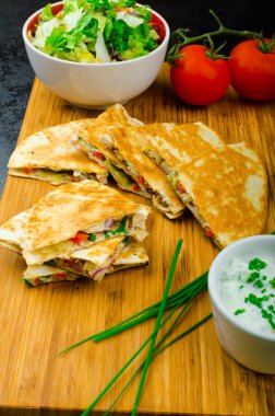 tavuk quesadilla