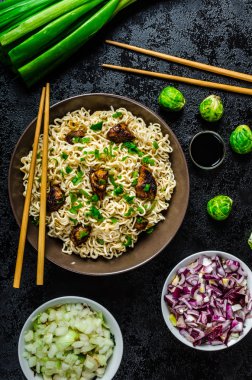 Asya tavuk makarna salatası