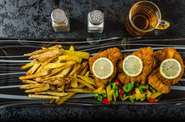 Patates kızartmalı şnitzel.