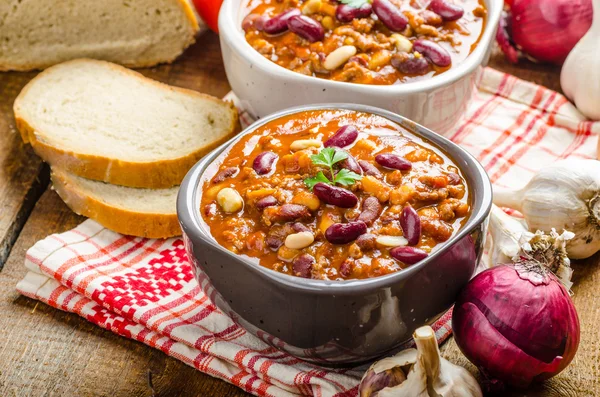 Homemade chilli con carne, bio bread — Stock Image Homemade chilli con carne, bio bread Stock Photo