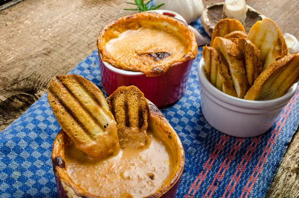 Tomato and cheese dip baked with crispy garlic toast — Stock Photo, Image