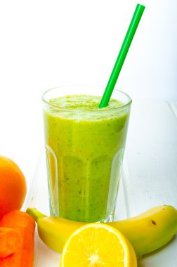 Güler yüzlü gün, sağlıklı içecek için zaman