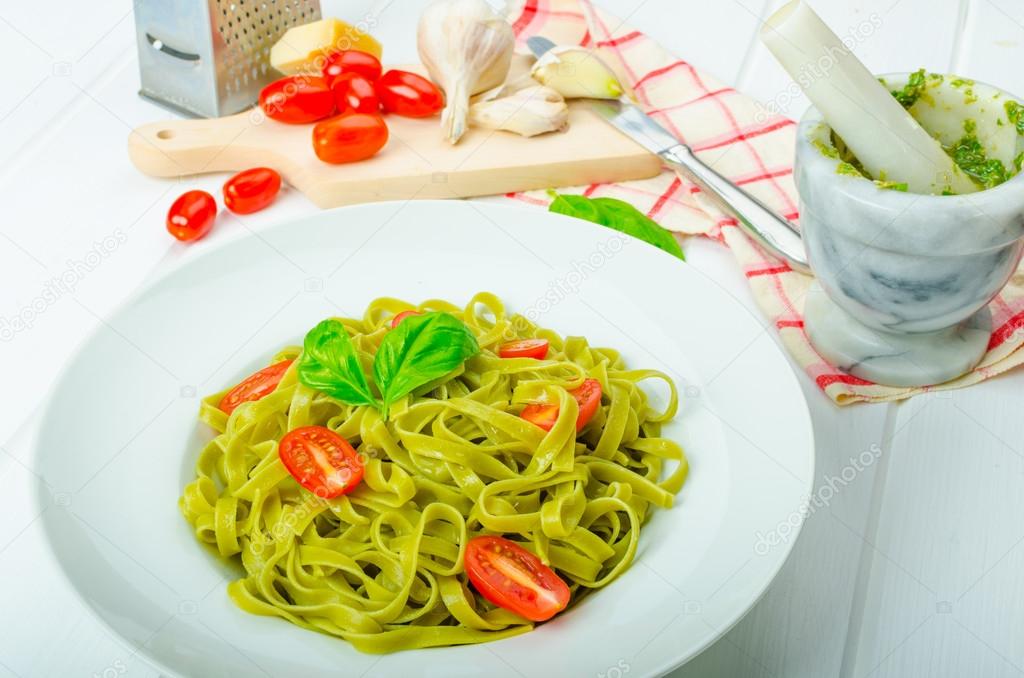 Spinach tagliatelle with basil pesto and mini tomatoes