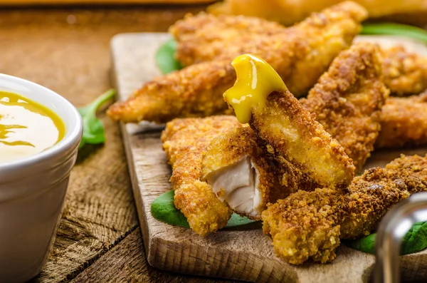 Mais verkrustete Hühnchen Ausschreibungen — Stockfoto