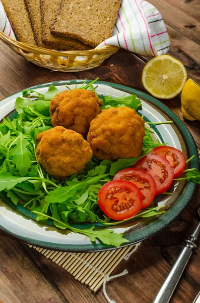 Macarrones y bolas de queso —  Fotos de Stock