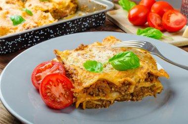 Lazanya bolognese