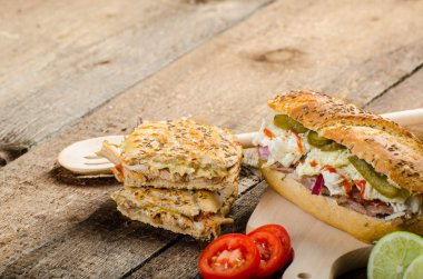 Çekti domuz sandviç panini