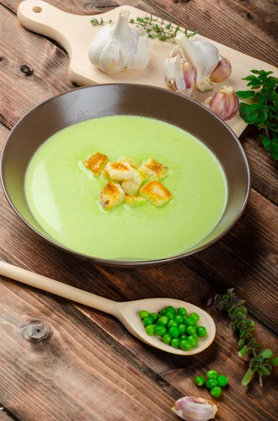 Sopa de ervilhas jovens — Fotografia de Stock