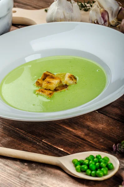 Sopa de guisantes jóvenes —  Fotos de Stock