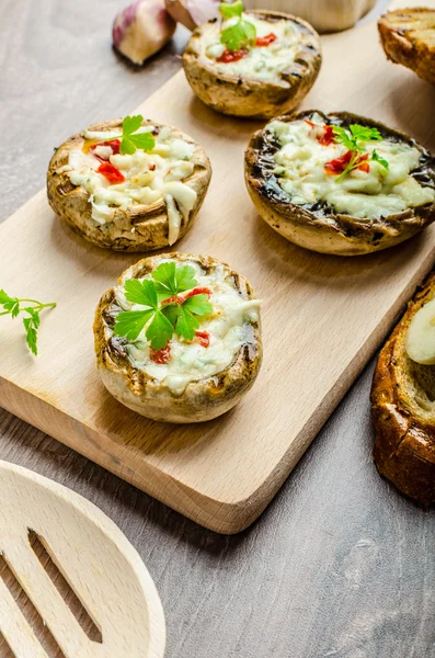 Grilled mushrooms stuffed cheese and chilli — Stock Photo, Image